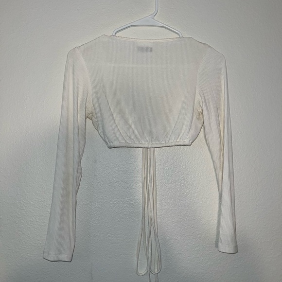 White crop top with tie front - Picture 3 of 3